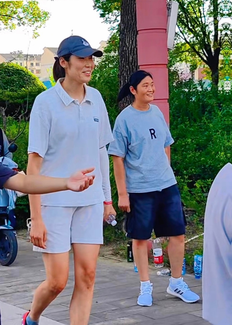 我不仅要好, 很难相信她 我不仅要好, 很难相信她